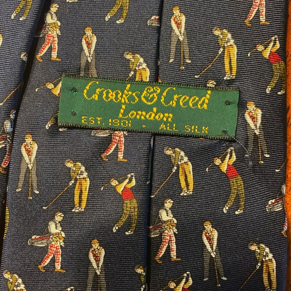 Golf-Themed Pattern Neck Tie 100% Silk Handmade - Picture 2 of 7